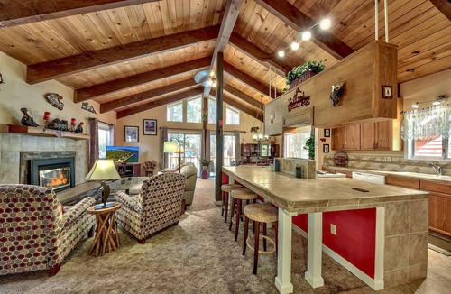 Pioneer Trail Cabin | Cozy Log Cabin near Trails, Lake Tahoe & Ski Resorts - Pet friendly