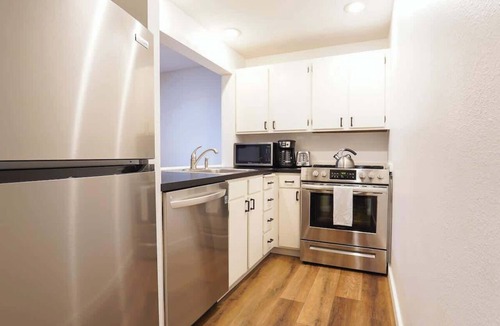 Glacier Condo | Cozy Luxe corner Condo - King Bed - Fireplace