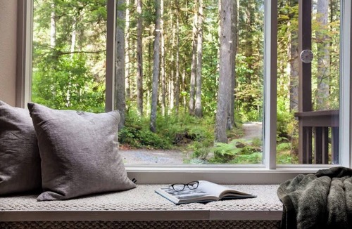 Glacier Condo | Cozy Luxe corner Condo - King Bed - Fireplace