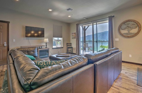 Wapato Point Condo | Cozy Manson Condo on Lake Chelan w/Pool Access!