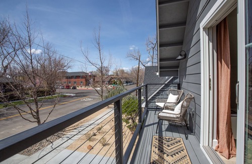 Midtown Apartment | Cozy Midtown Loft. Walk Everywhere!