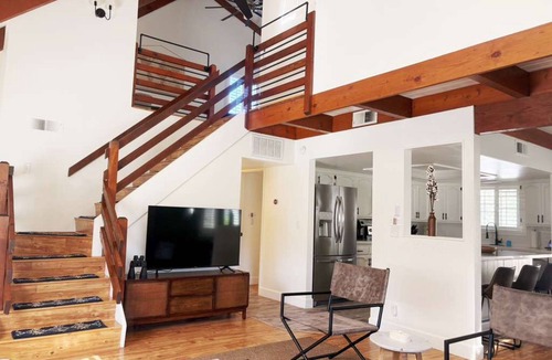 Three Rivers House | Cozy Mountain Escape Near Sequoia : Spa & Fire Pit