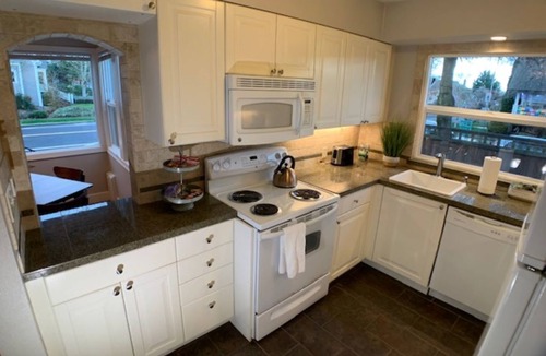 Hough House | Cozy Nest - Uptown 2BR, 2 Bath with Small Yard