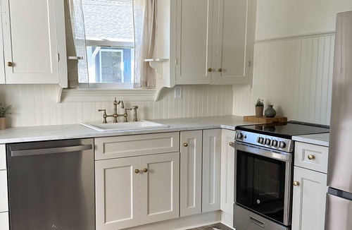 Bremerton House | Cozy Newly Remodeled Cottage Minutes from Ferry! Peaceful Retreat!