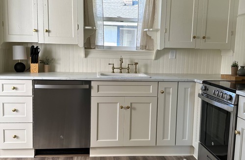 Bremerton House | Cozy Newly Remodeled Cottage Minutes from Ferry! Peaceful Retreat!
