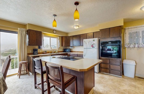 Roads End House | Cozy Oceanview Home with the Best Vistas in Road s End Dogs Welcome