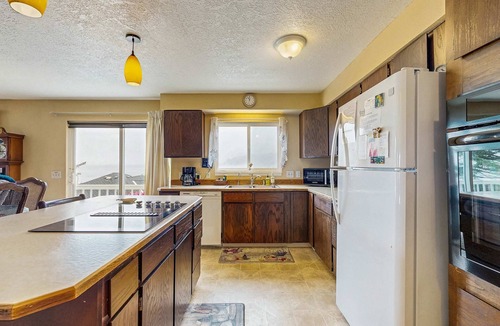Roads End House | Cozy Oceanview Home with the Best Vistas in Road s End Dogs Welcome