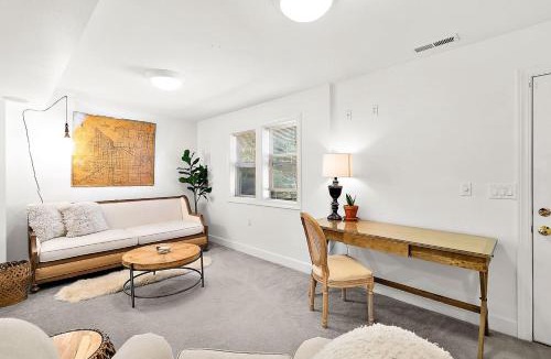 Old Town House | Cozy Old Town condo Garage Patio Steps to Ruston Way!