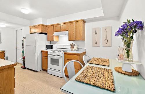 Old Town House | Cozy Old Town condo Garage Patio Steps to Ruston Way!