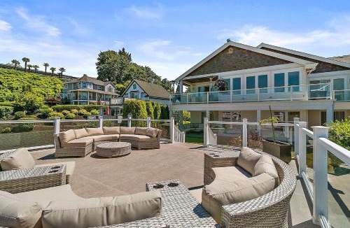 Old Town House | Cozy Old Town condo Garage Patio Steps to Ruston Way!
