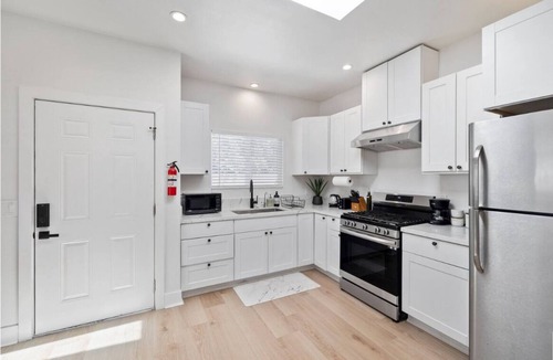 Garden Grove House | Cozy Prvate ADU close to Disney Beach EV