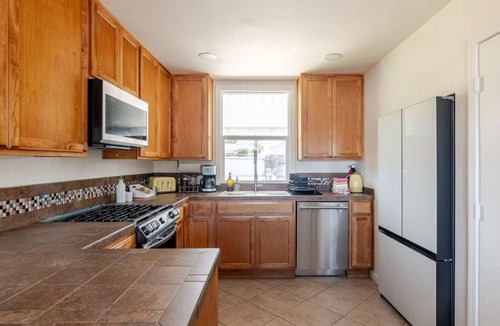 Bay Ho House | Cozy San Diego Family Beach Oasis, Central to Zoo, HotTub, Fire Pit, Games, BBQ