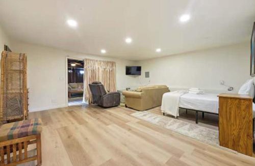 Oak Park Apartment | Cozy San Diego Studio Retreat with Private Entry