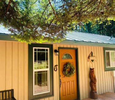 Zigzag House | Cozy sounds of river near Mt Hood