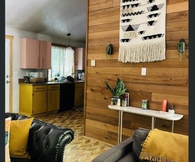 Zigzag House | Cozy sounds of river near Mt Hood