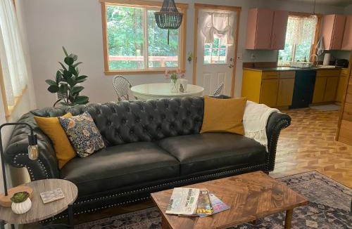 Zigzag House | Cozy sounds of river near Mt Hood