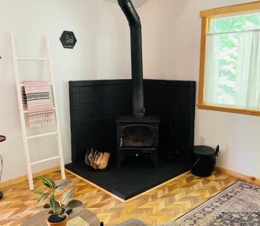 Zigzag House | Cozy sounds of river near Mt Hood