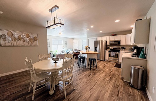 Independence House | Cozy Stay in Wine Country