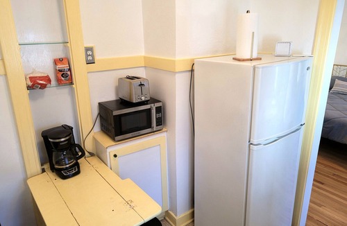 Hollywood Apartment | Cozy Studio Apartment Two in Hollywood!