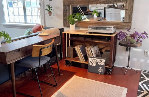 Irvington Apartment | Cozy studio in NE Portland with WiFi and Fireplace