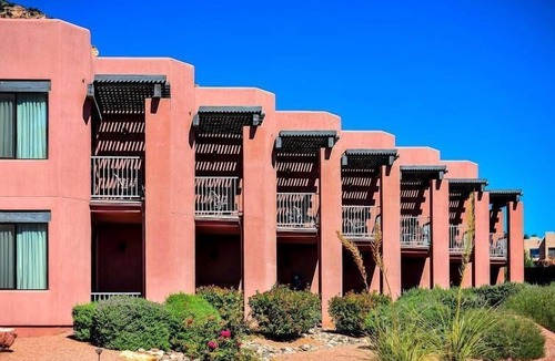 Oak Creek Apartment | Cozy Studio Near Coconino National Forest w/Free WiFi & Resort Pool