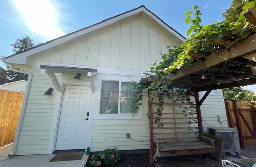 Walla Walla Cottage | Cozy studio near Pioneer Park, Whitman College and downtown Walla Walla.