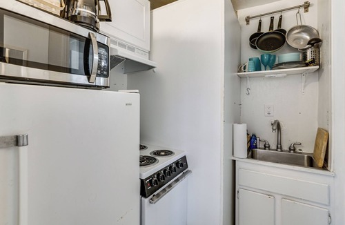 La Jolla Apartment | Cozy Studio w/Patio & Shared Pool in La Jolla!