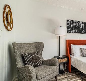 Lincoln Acres House | Cozy Studio with Outdoor Oasis