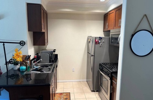 Downtown Los Angeles Apartment | Cozy, stylish and vibrant Downtown Los Angeles home available for Sept 1-30