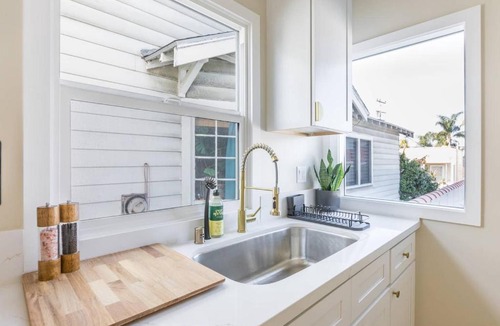Alamitos Beach Apartment | Cozy Sunny Brand-New Apt 1 Block From the Beach