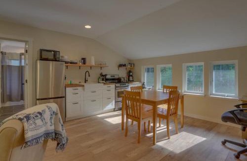 White Salmon House | Cozy woodland cabin in a peaceful location with forested views