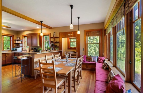 College Hill House | Craftsman Grove - 10 Minutes to Campus home