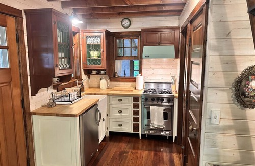 South Colby Cabin | Creekside Fairytale Cabin Near Ferries to Seattle