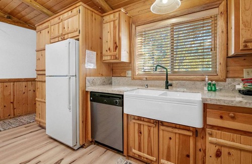 Upper Moonridge House | Crescent Moon Cabin