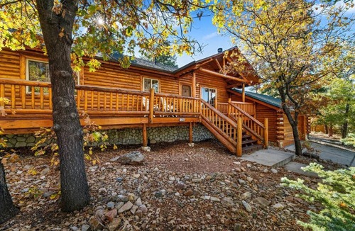 Upper Moonridge House | Crescent Moon Cabin