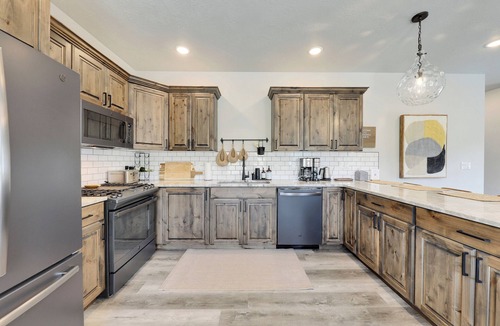 Brian Head House | Crooked Cabin Retreat 1 Min to Navajo
