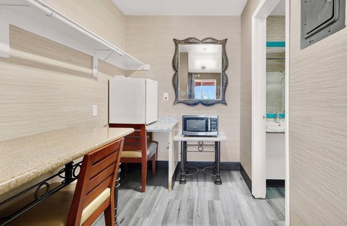 Sunrise Manor Hotel | Crown Motel