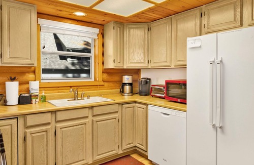 Eagle Mountain Estates Cabin | Cub's Cabin/Charming 3-Bedroom Log Cabin Near Big Bear Lake