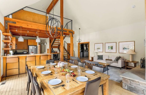 Stevenson House | Curated art, luxe linens & indoor-outdoor fireplaces.