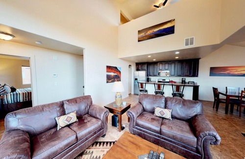 Moab South Valley Condo | Curtis La Vista ~ 7A1, 360 Views and Right Next to Pool and Basketball Court