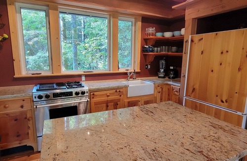 Port Orford Cabin | Custom A Frame Cabin -Firepit & Grill-WIFI & W/D- Pet Friendly! Close to Beach!