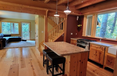 Port Orford Cabin | Custom A Frame Cabin -Firepit & Grill-WIFI & W/D- Pet Friendly! Close to Beach!