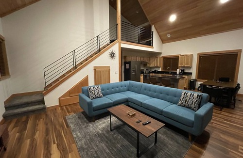 Vida House | Custom Built Home - Riverfront Home on the McKenzie River