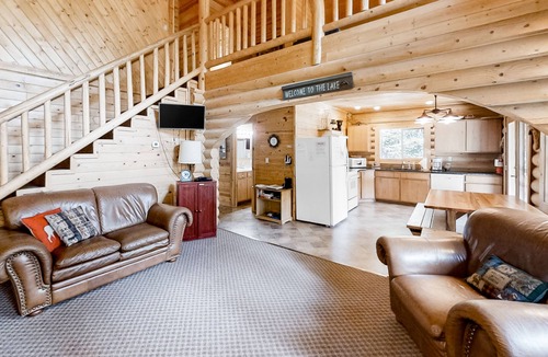 Wallowa County House | Custom-built log home w/gas grill, free WiFi, deck, and private location