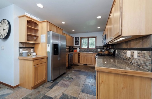Columbine Lake House | Custom Home with Large Deck on 1 Acre - Amazing Views - 3 miles to Purg