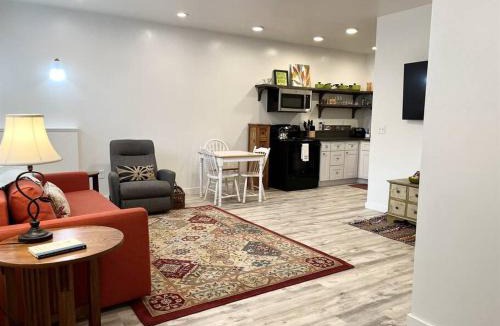 Creswell House | Cute 1 bedroom Ohana 10 miles from Eugene