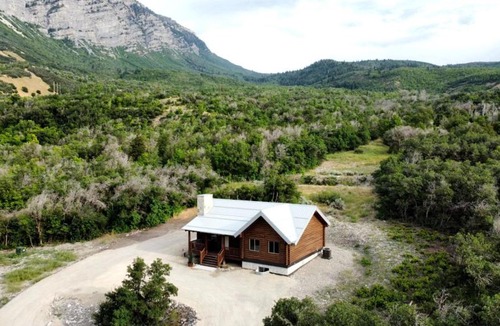 River Bottoms House | Cute Cabin with Mountain Views and King Bed