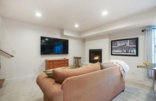 River Bottoms House | Cute Cabin with Mountain Views and King Bed