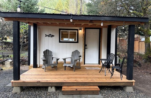 Idleyld Park Cabin | Cute Cozy Cabin for Two for a Romantic Escape in the Umpqua National Forest in Oregon
