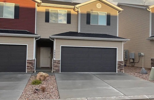 Cedar City House | Cute Modern townhouse close many Utah national parks